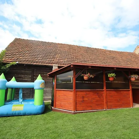 컨트리하우스 Lienka Bešeňová