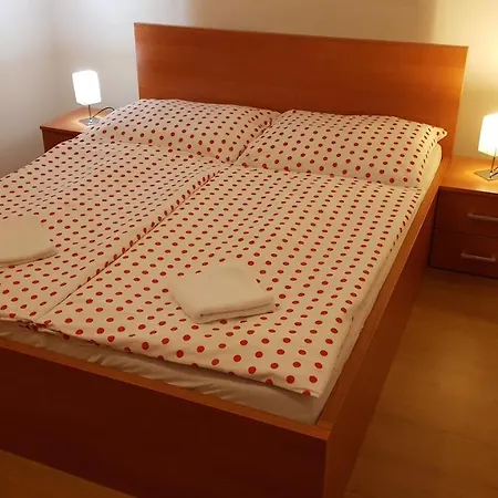 Lienka * Bešeňová