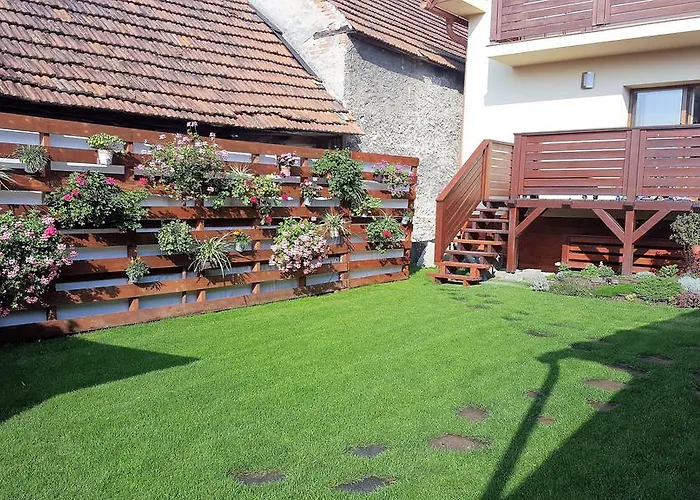 Lienka Landhuis Bešeňová